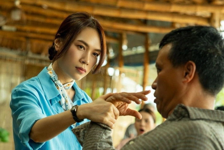 'Mỹ Tâm diễn làm gì đến nỗi, chỉ là trang phục đang bị hơi diện quá mà thôi'