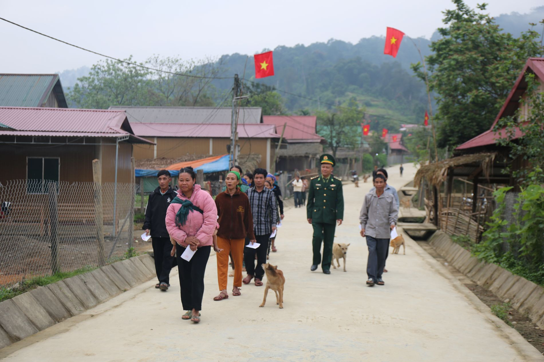 Người Đan Lai đi bầu cử.JPG