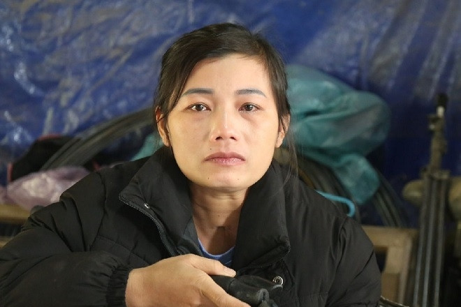 Người phụ nữ dân tộc Thái bị liệt hai chân: 'Xin cứu giúp gia đình tôi với'