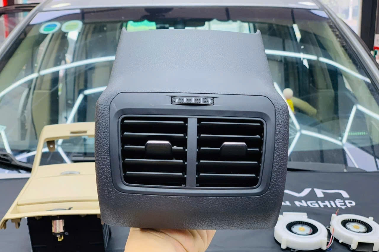 Sắp tới mùa nóng, có nên bỏ tiền triệu độ thêm cửa gió điều hoà cho ghế sau?