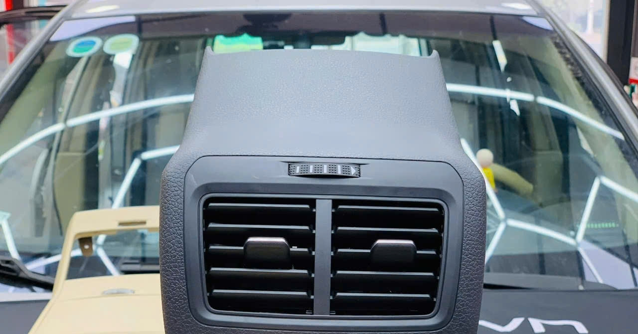 Sắp tới mùa nóng, có nên bỏ tiền triệu độ thêm cửa gió điều hoà cho ghế sau?