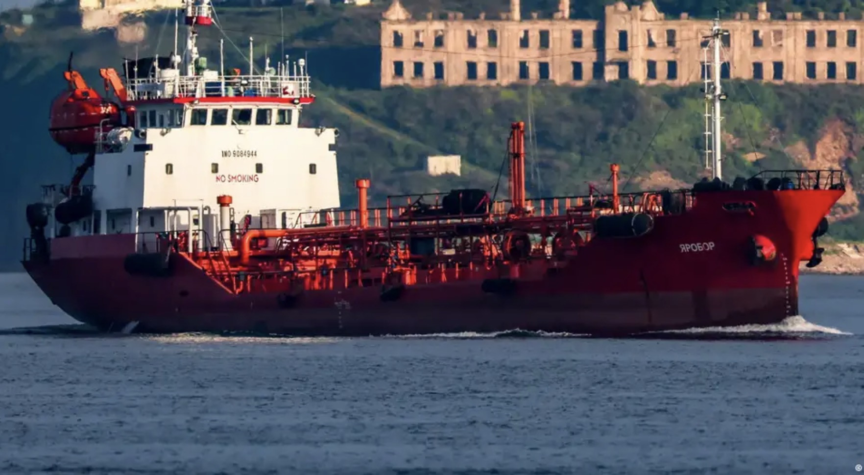 Tàu chở dầu. Ảnh: TASS