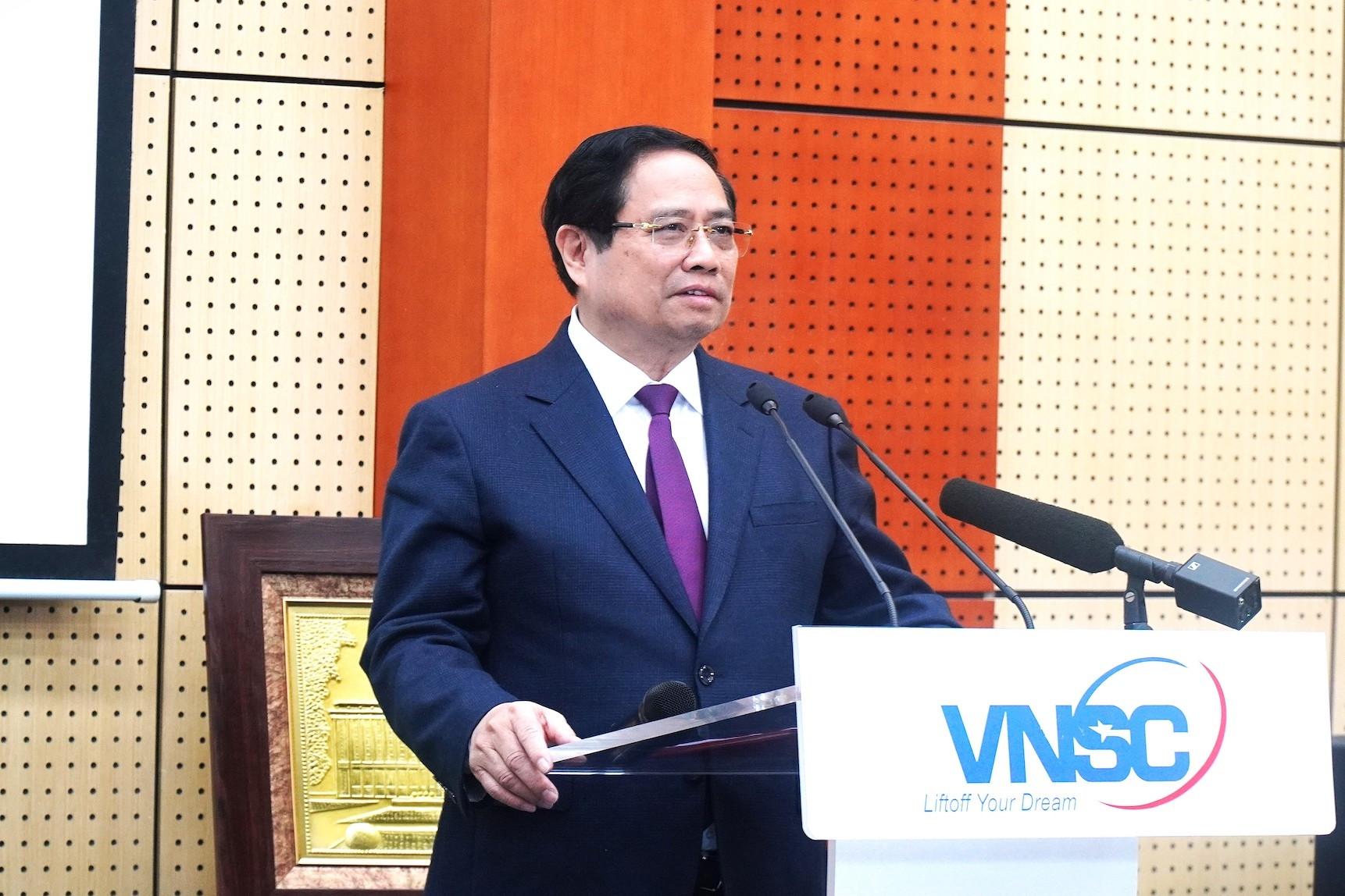 Thủ tướng: Công nghệ vũ trụ là lĩnh vực chiến lược cần ưu tiên đầu tư