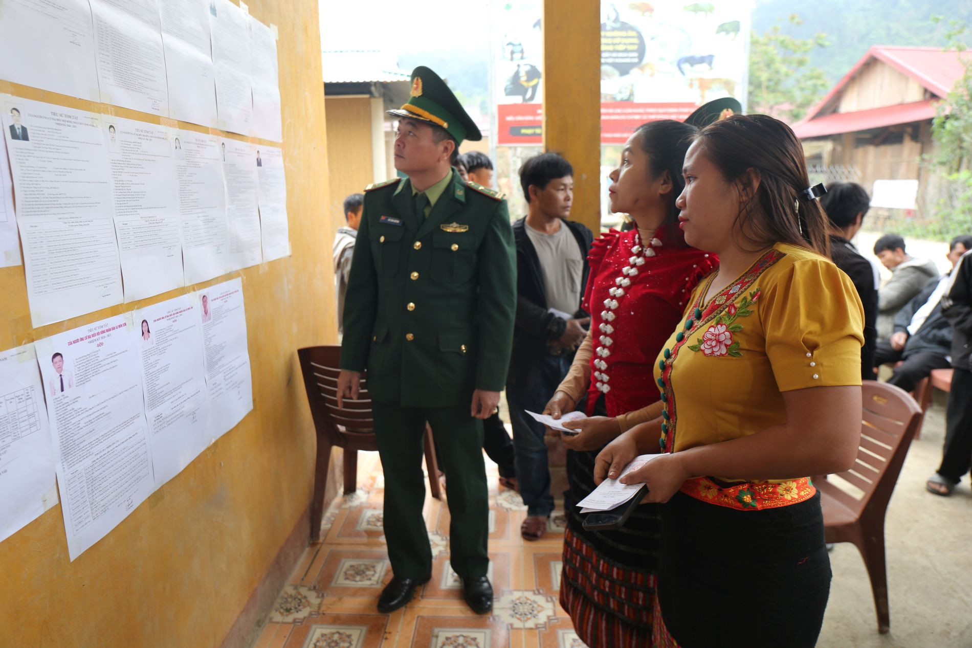 Tìm hiểu lí lịch ứng cử.JPG