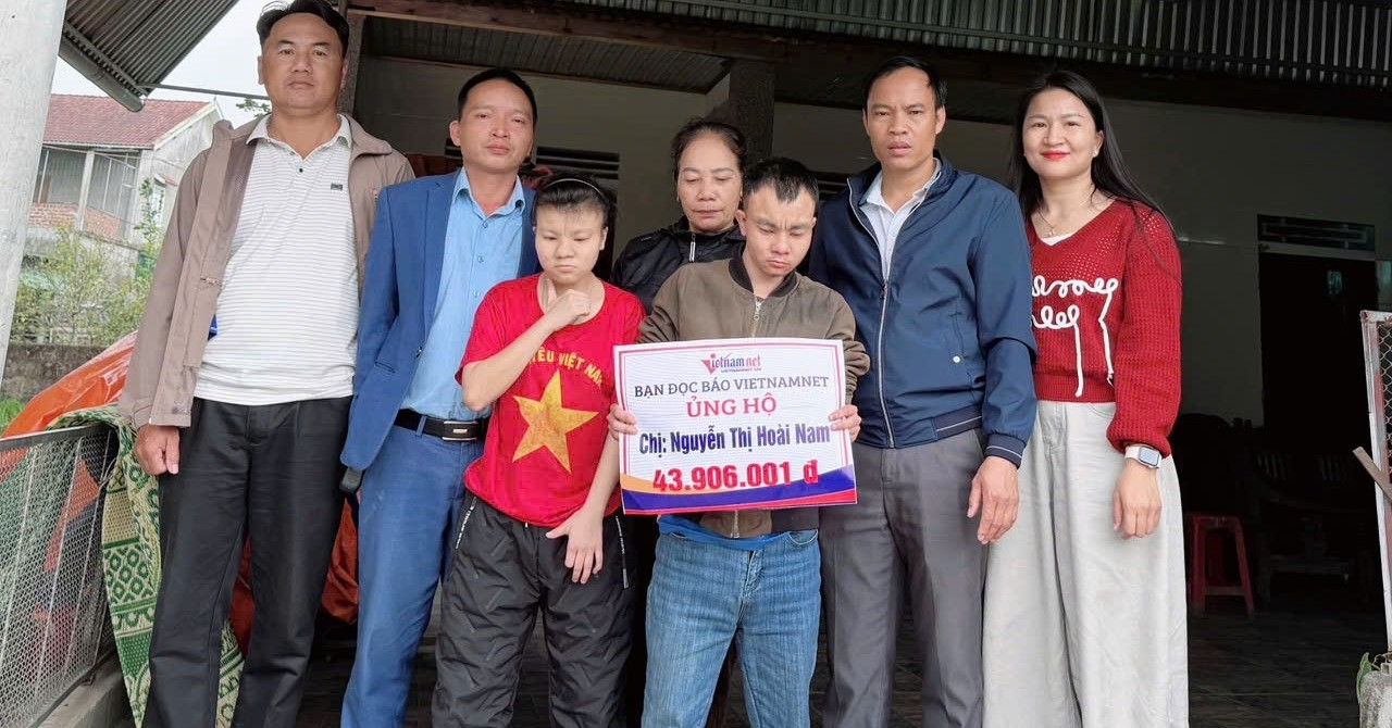 Trao hơn 43 triệu đồng đến người phụ nữ ung thư chăm sóc 2 con tàn tật ở Hà Tĩnh