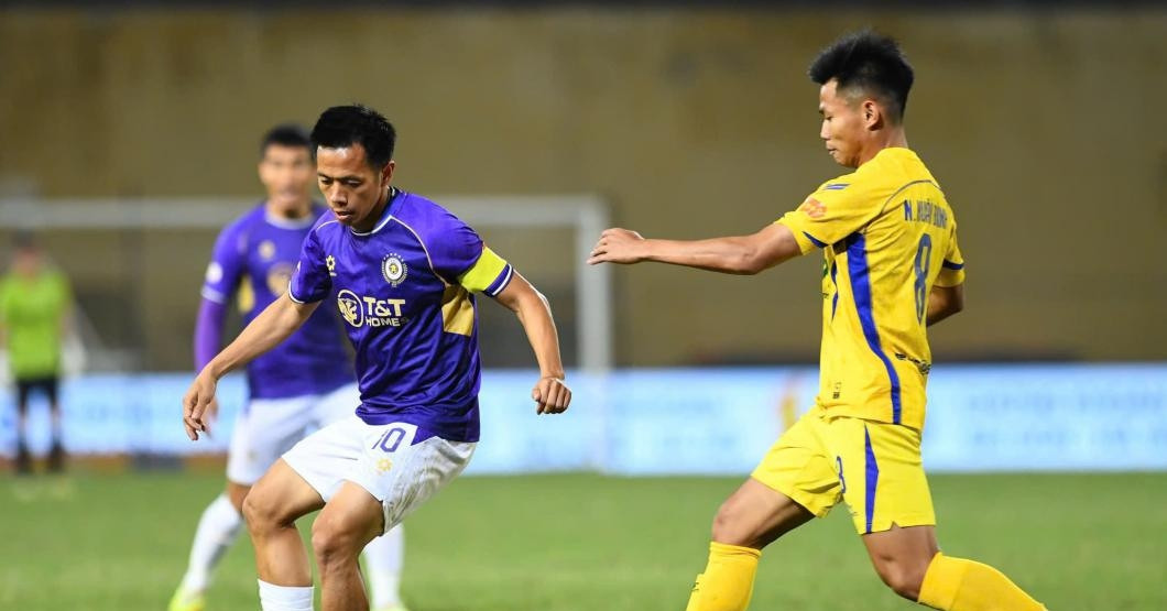 Trực tiếp bóng đá Hà Nội 0-0 SLNA: 'Khoan phá bê tông'