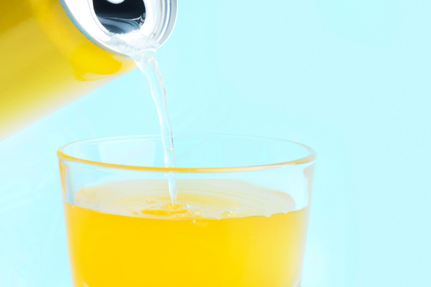 Uống 2 lon nước tăng lực trong đêm, người đàn ông 33 tuổi liệt hai chân