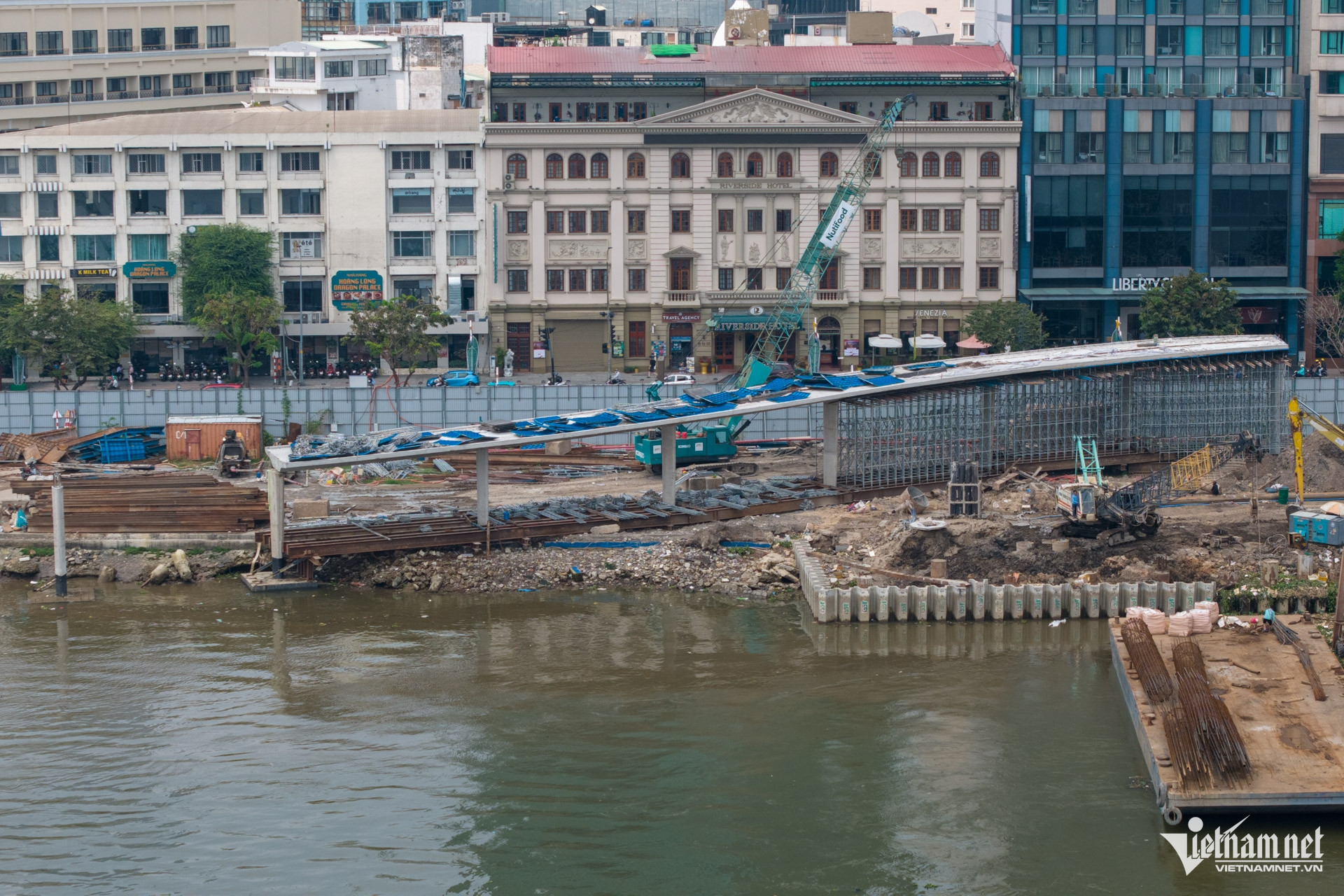 W-cầu đi bộ vượt sông sài gòn 13.jpg