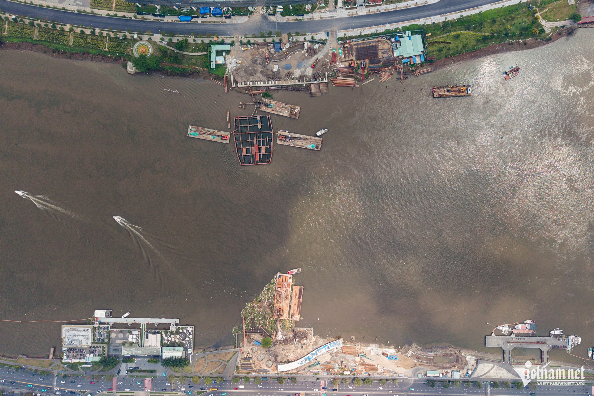 W-cầu đi bộ vượt sông sài gòn 16.jpg