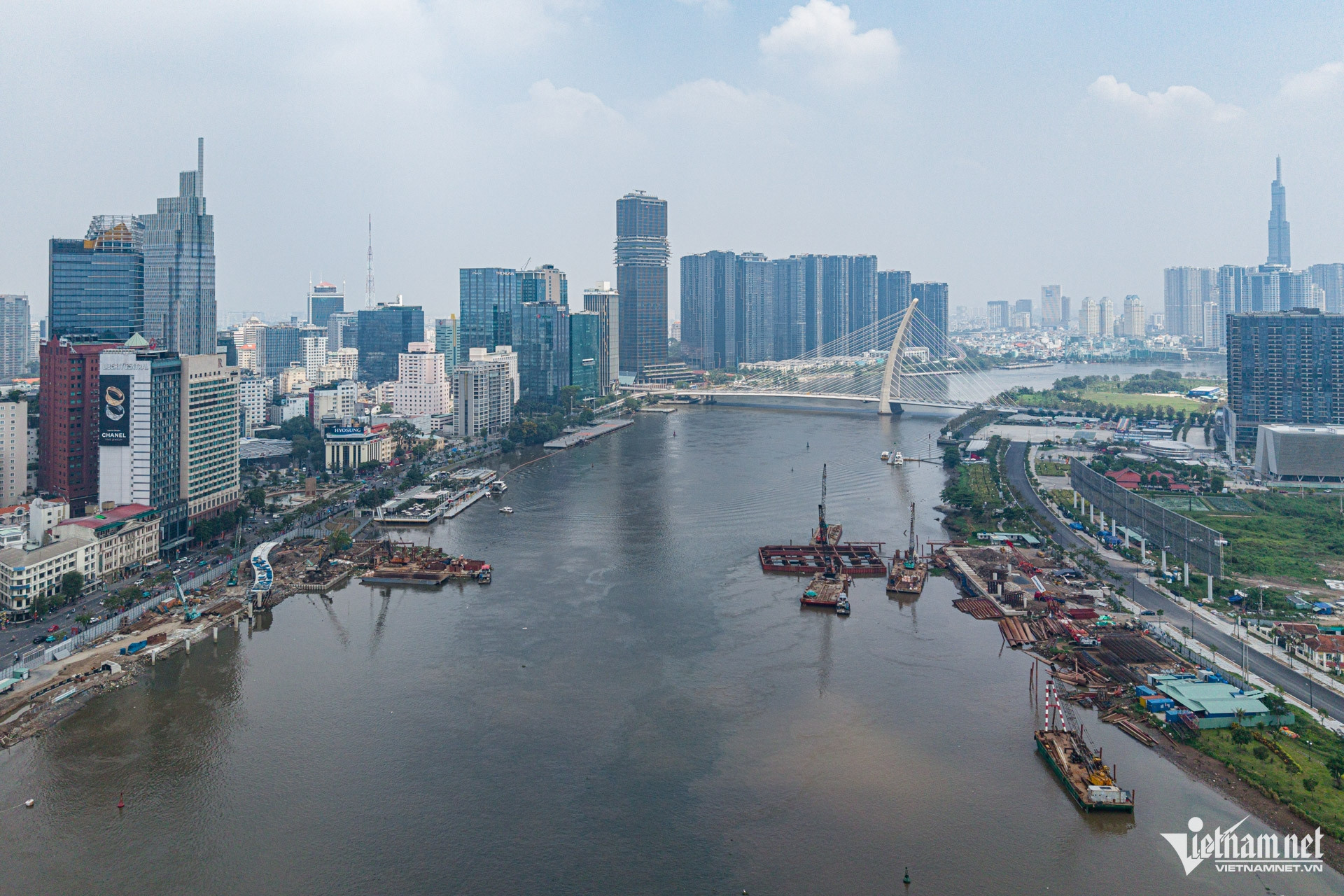 W-cầu đi bộ vượt sông sài gòn 19.jpg