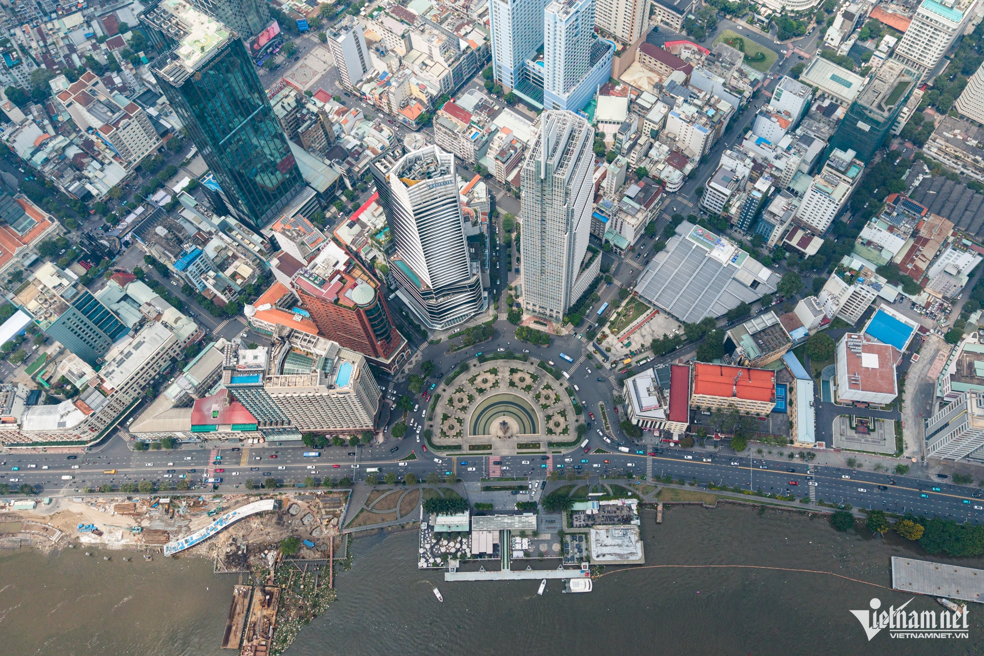 W-cầu đi bộ vượt sông sài gòn 28.jpg