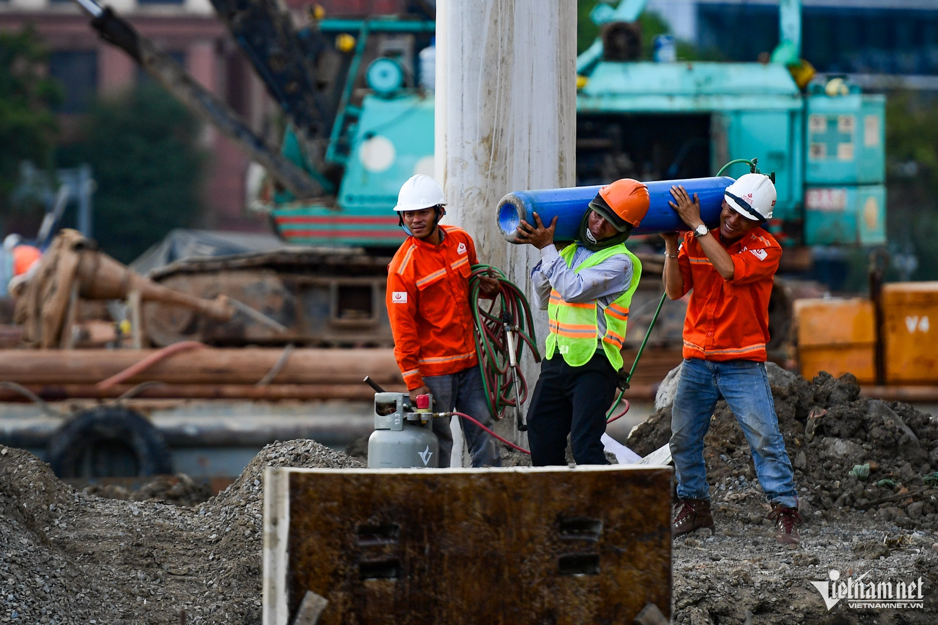 W-cầu đi bộ vượt sông Sài Gòn 5.jpg