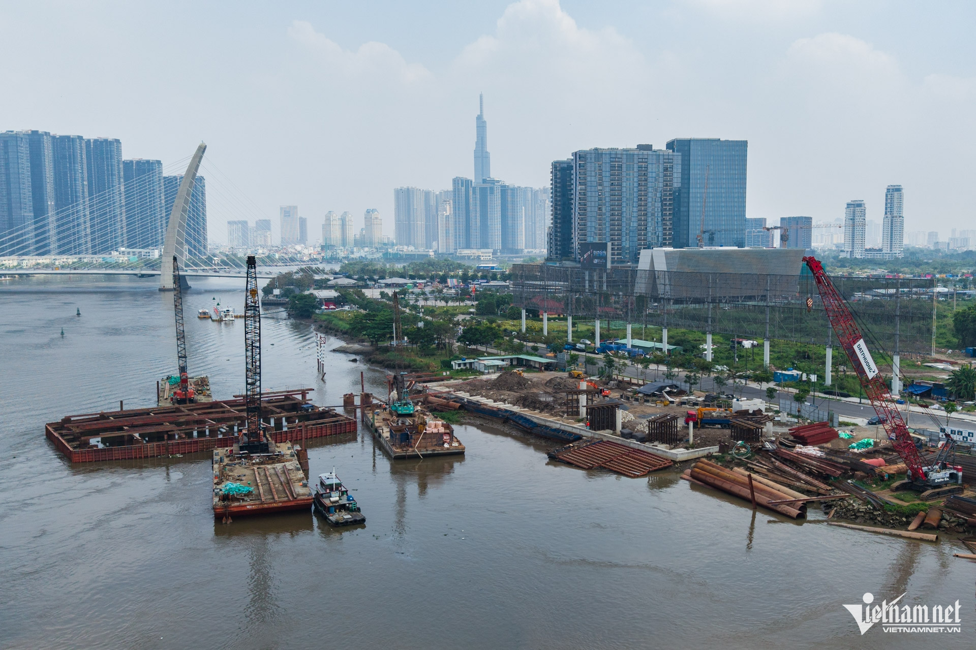 W-cầu đi bộ vượt sông sài gòn 5.jpg