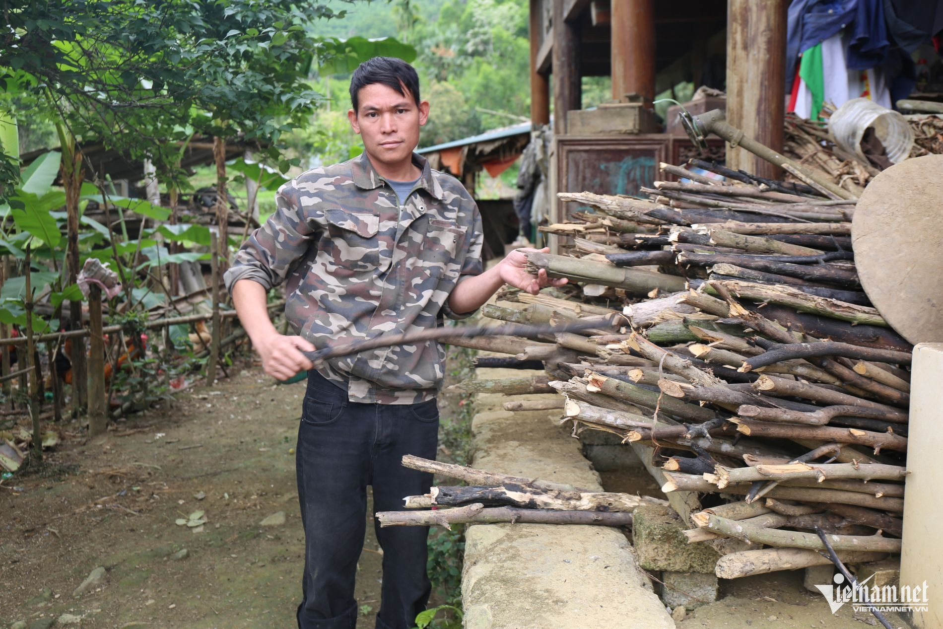 W-Trụ cột của đại gia đình bệnh tật là người đàn ông hơn 30 tuổi đời.JPG.jpg