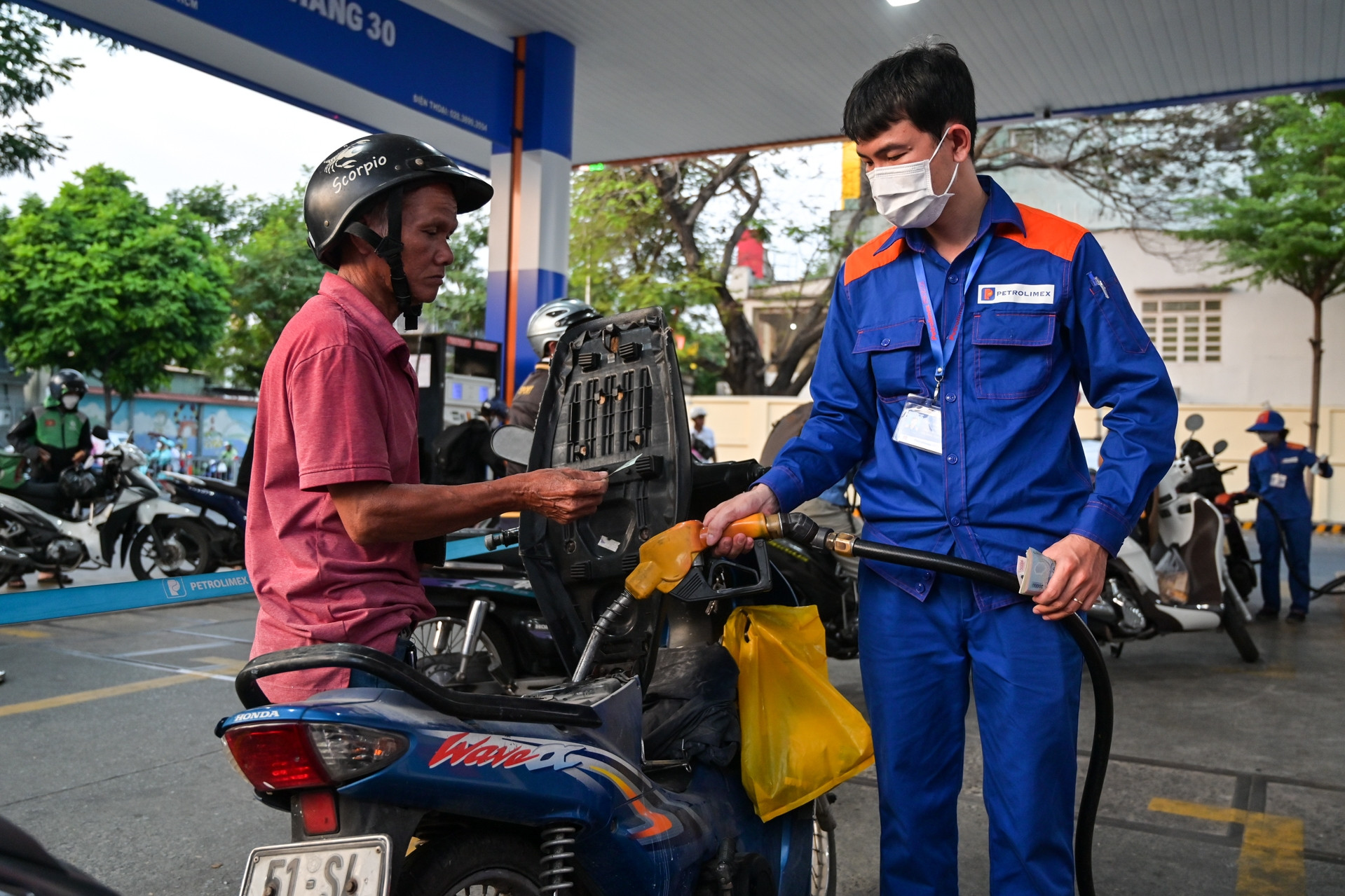 Liên bộ ra quyết định mới nhất về giá xăng dầu và quỹ bình ổn ngày 14/3