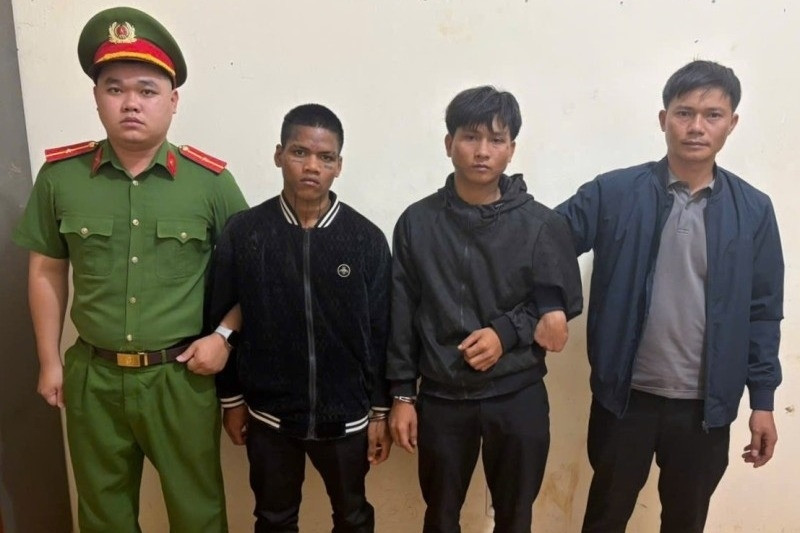 Bắt giữ 2 đối tượng cướp túi tiền của thương lái sau 15 giờ gây án