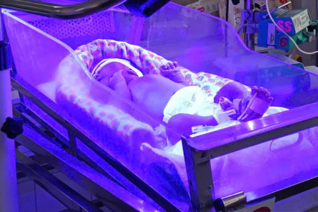  Bé trai chào đời 30 giờ đã phải 'báo động đỏ' thay máu khẩn 