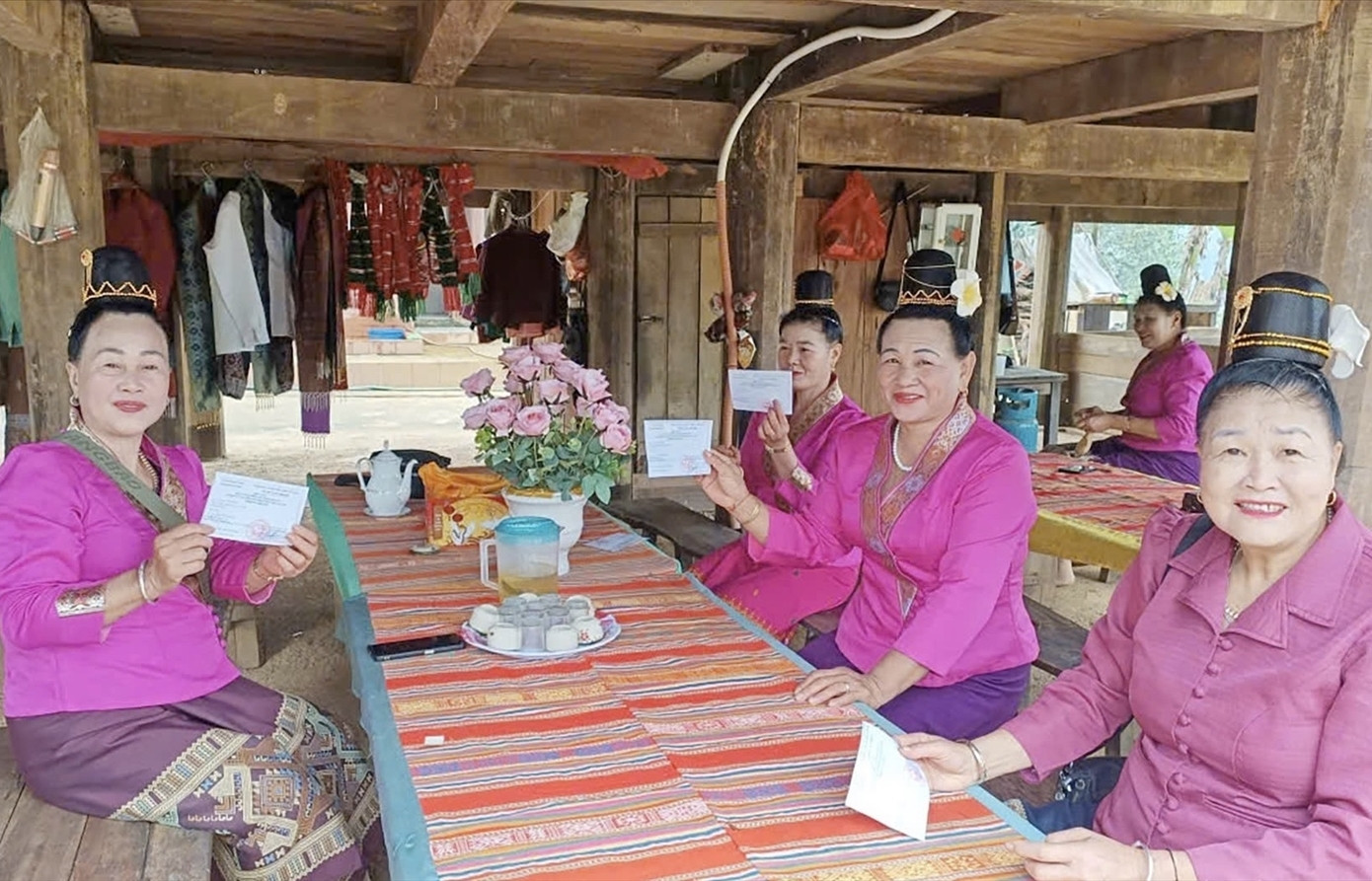 Cử tri ở “ngôi nhà chung” hân hoan khi lần đầu được bỏ phiếu tại Thủ đô