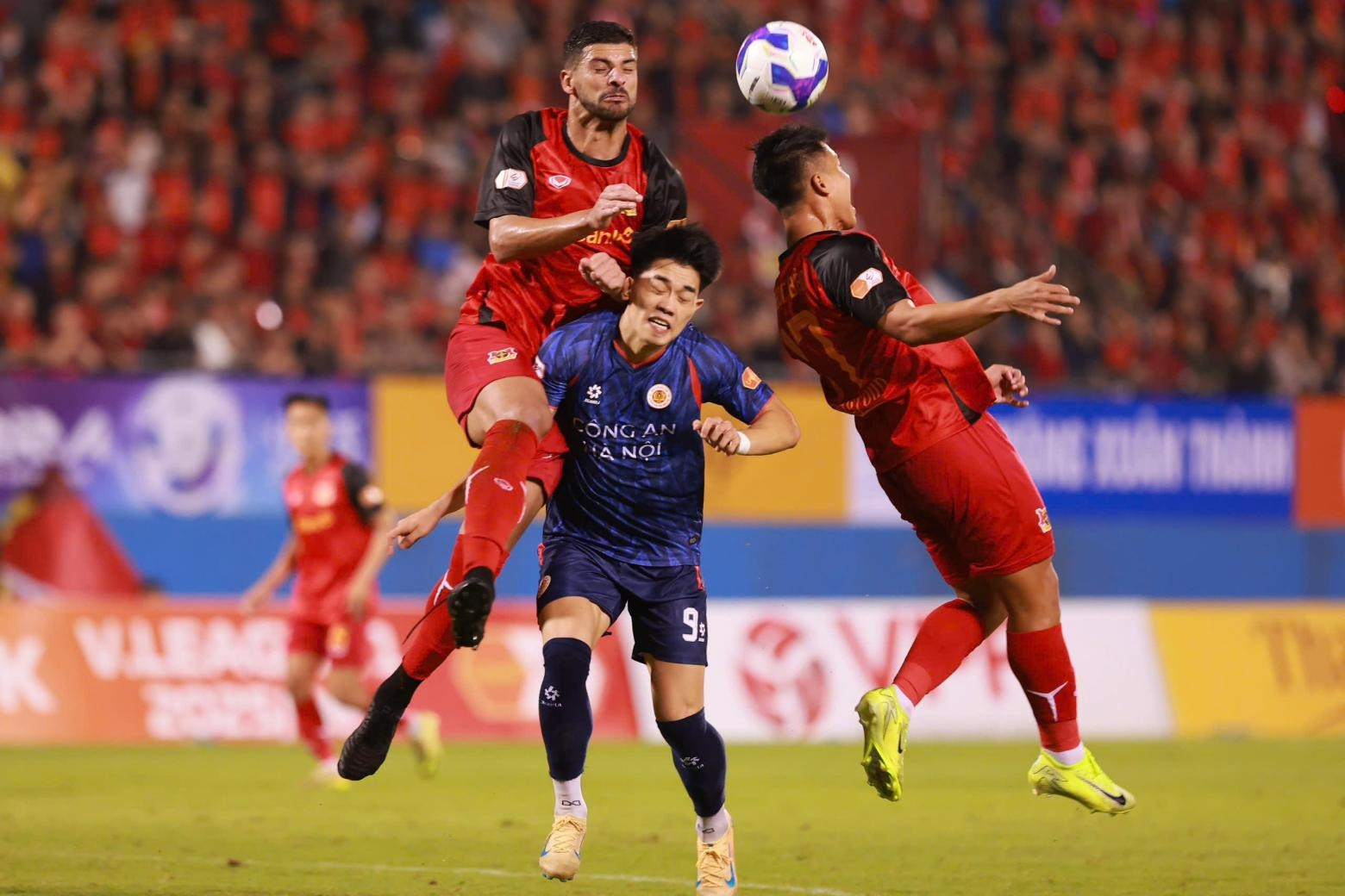 Đình Bắc kém duyên, CAHN thắng nghẹt thở Ninh Bình