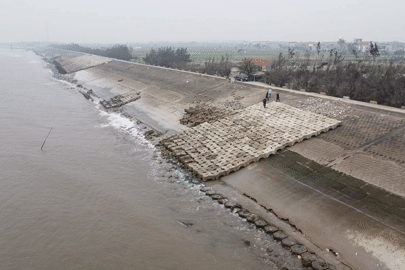 Hiện trạng kè biển Ninh Bình từng nhiều lần bị sóng đánh sập