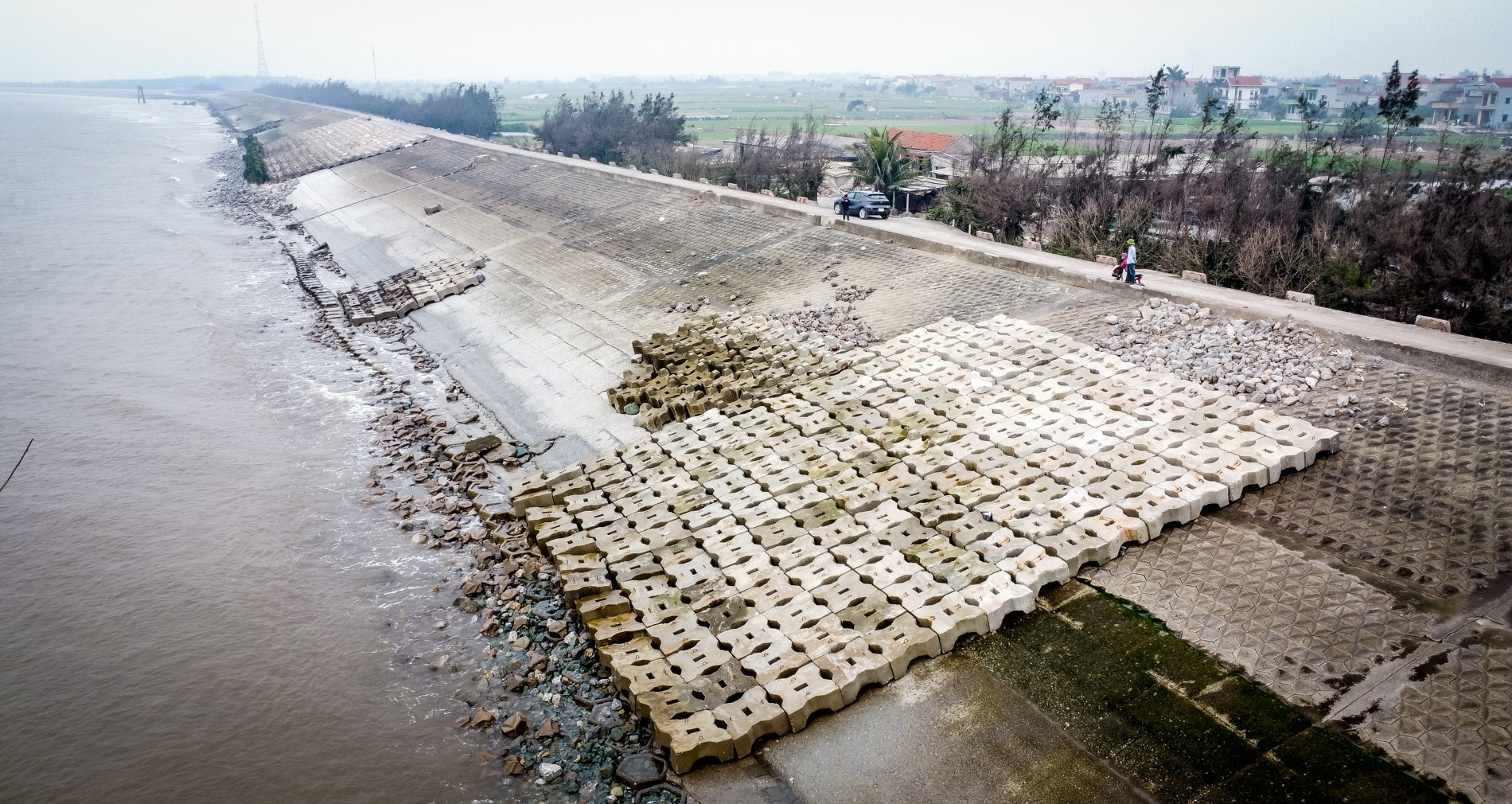 Hiện trạng kè biển Ninh Bình từng nhiều lần bị sóng đánh sập