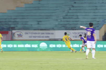 HLV Harry Kewell nói gì sau chiến thắng 3-0 của Hà Nội FC trước SLNA?