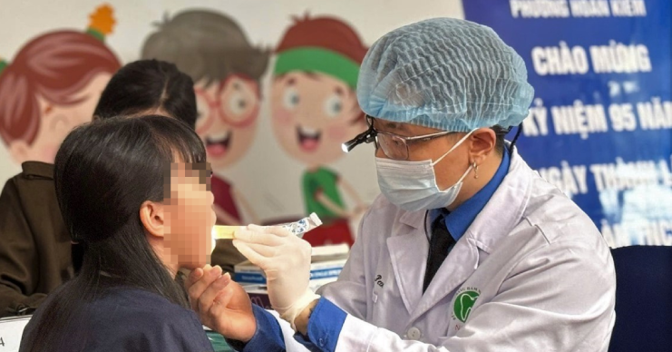 Nhiều người đánh răng sai, bác sĩ mách quy tắc 4 số 2