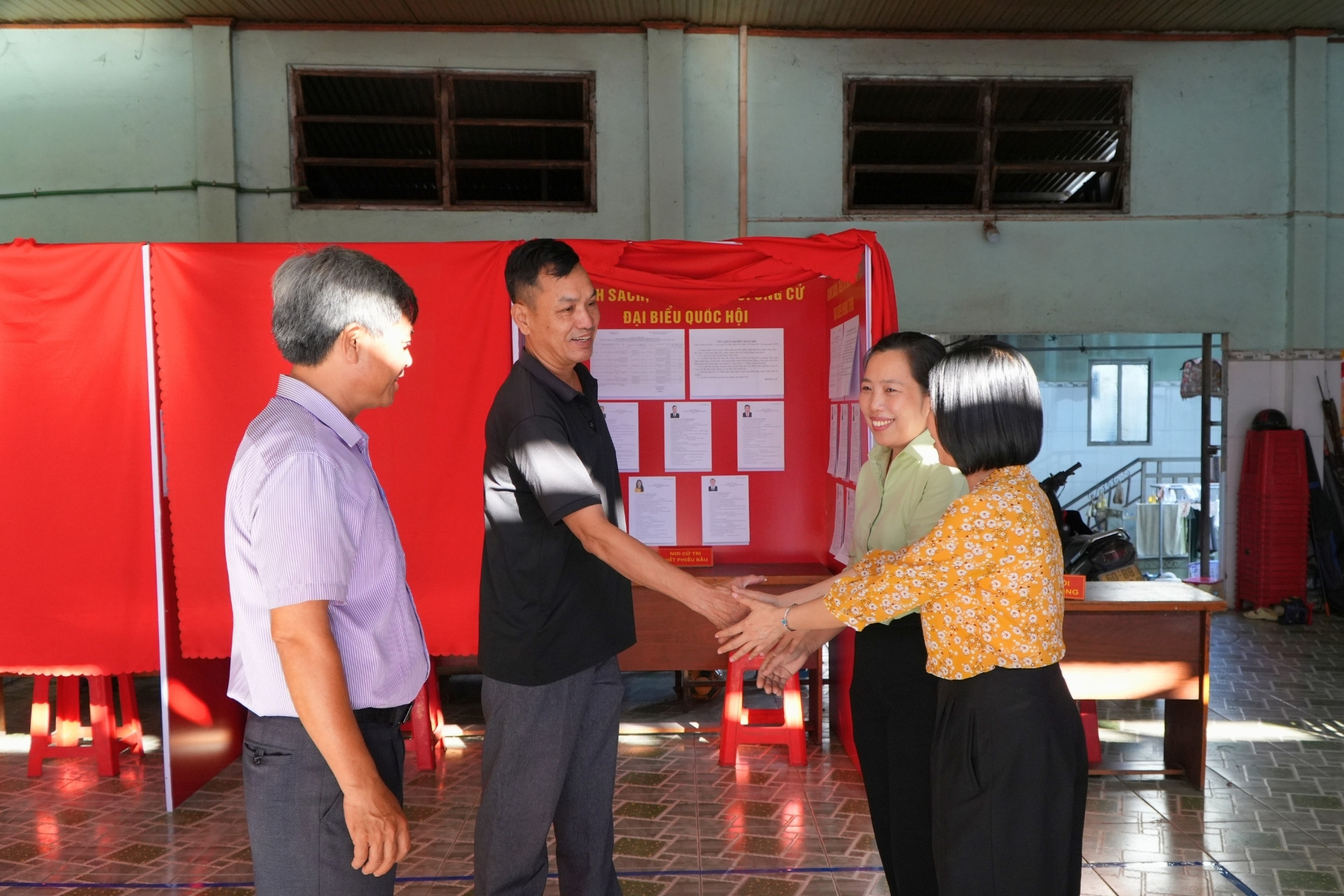 Những điểm bỏ phiếu đặc biệt đưa ngày hội non sông về tận nhà