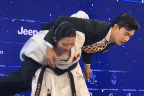 Quốc Trường được người đẹp bế thốc xoay vòng, MC Minh Trang VTV 'càng ngắm càng mê'