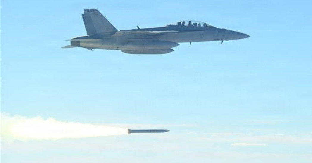 Tên lửa SiAW AGM-88J, ‘sát thủ’ kết liễu lưới lửa phòng không đối phương trong chớp mắt