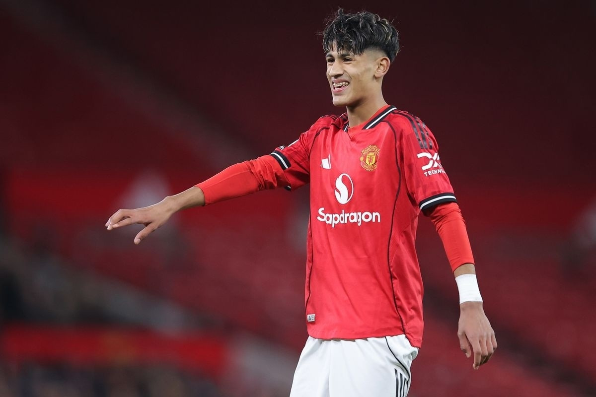 Thần đồng 15 tuổi của MU bị cấm ra mắt ở Premier League