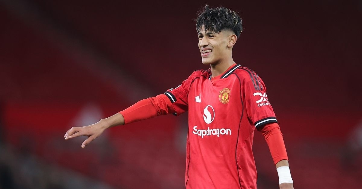 Thần đồng 15 tuổi của MU bị cấm ra mắt ở Premier League