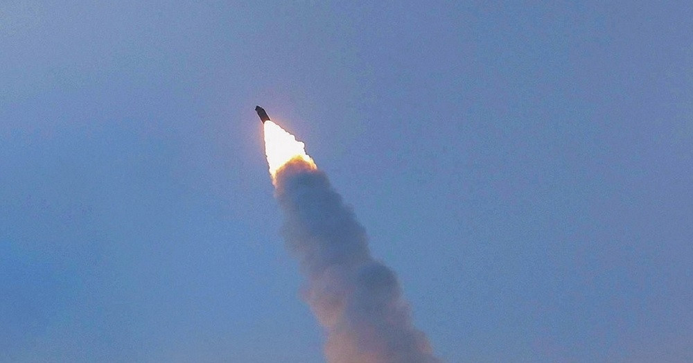 Triều Tiên phóng hàng loạt tên lửa đạn đạo ra biển