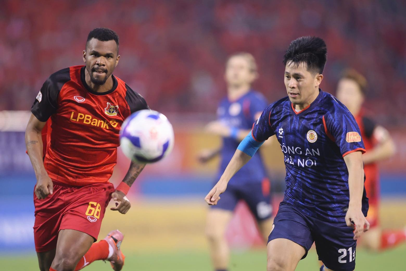 Trực tiếp bóng đá Ninh Bình 0-2 CAHN: Thành Long ghi tuyệt phẩm