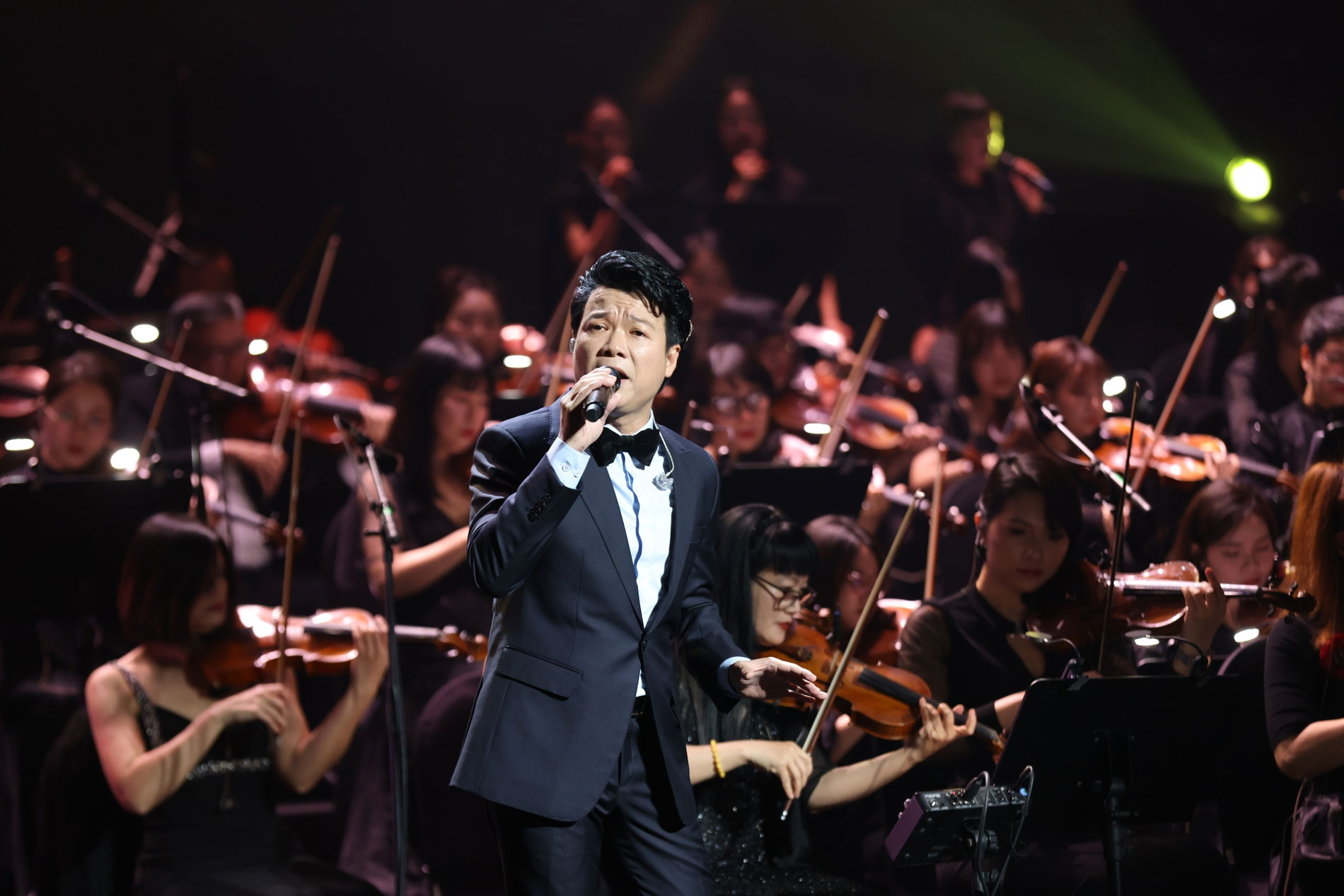  Trung tá, NSƯT Vũ Thắng Lợi gây xúc động khi nhắc về thùng quần áo cũ 