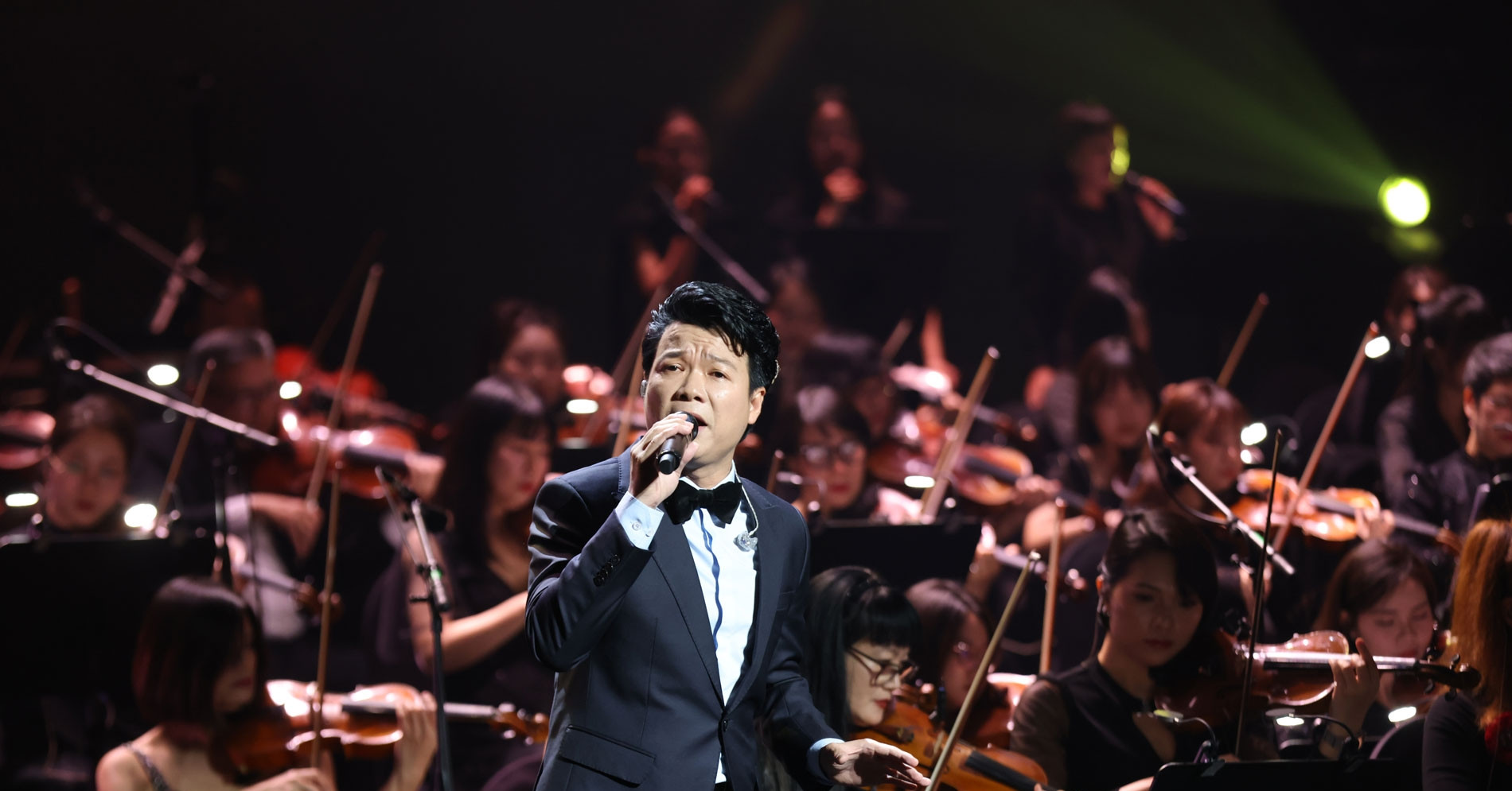 Trung tá, NSƯT Vũ Thắng Lợi gây xúc động khi nhắc về thùng quần áo cũ