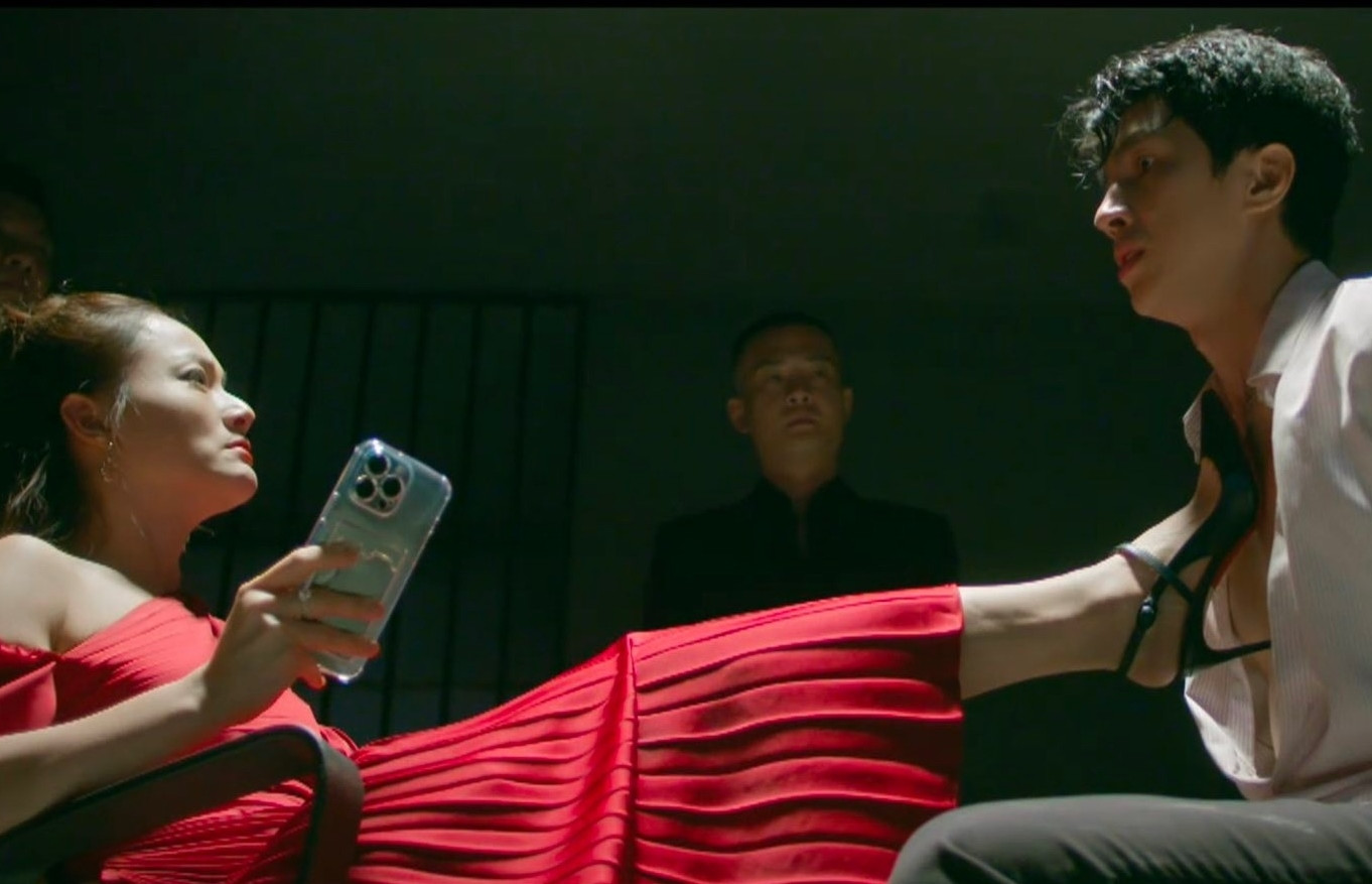 Vai diễn 'quái đản' của diễn viên Lan Phương với bạn diễn kém 10 tuổi