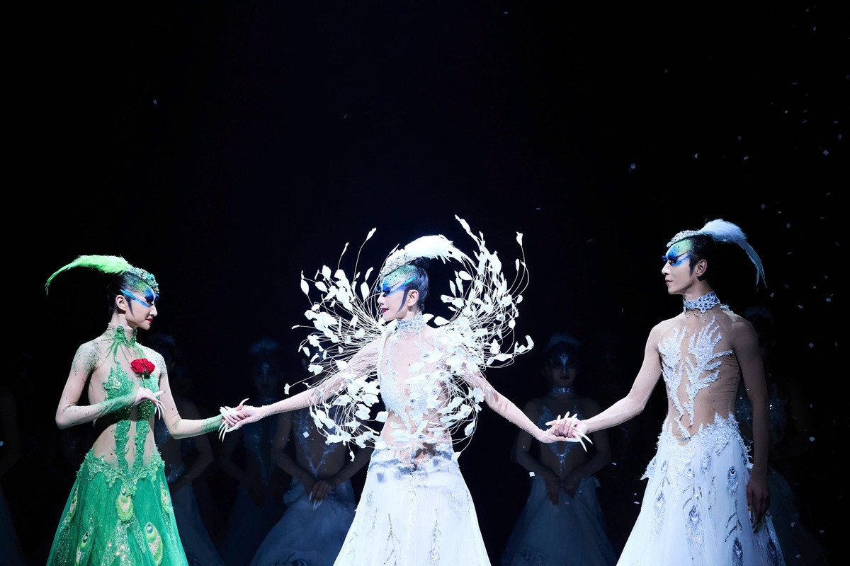 VietArt đưa khán giả 5 châu đến ‘điểm chạm cảm xúc’ cùng vũ kịch Khổng Tước