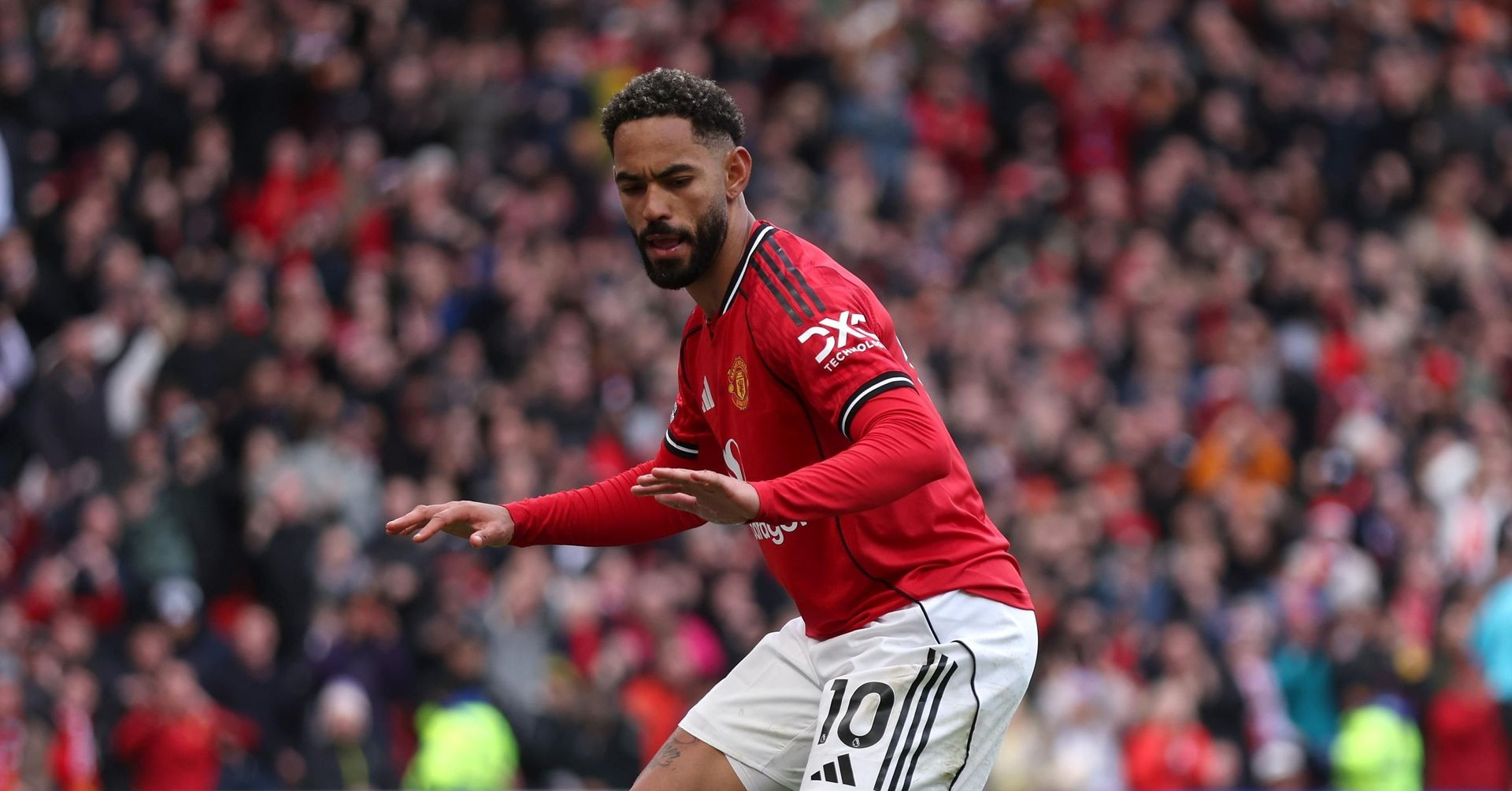 Nóng BXH Ngoại hạng Anh 2025/26 - Vòng 30: MU vững top 3