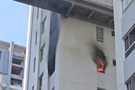 Bản tin chiều 15/3: Cháy lớn tại căn hộ chung cư, cư dân hoảng loạn tháo chạy Bản tin chiều 15/3: Cháy lớn tại căn hộ chung cư, cư dân hoảng loạn tháo chạy