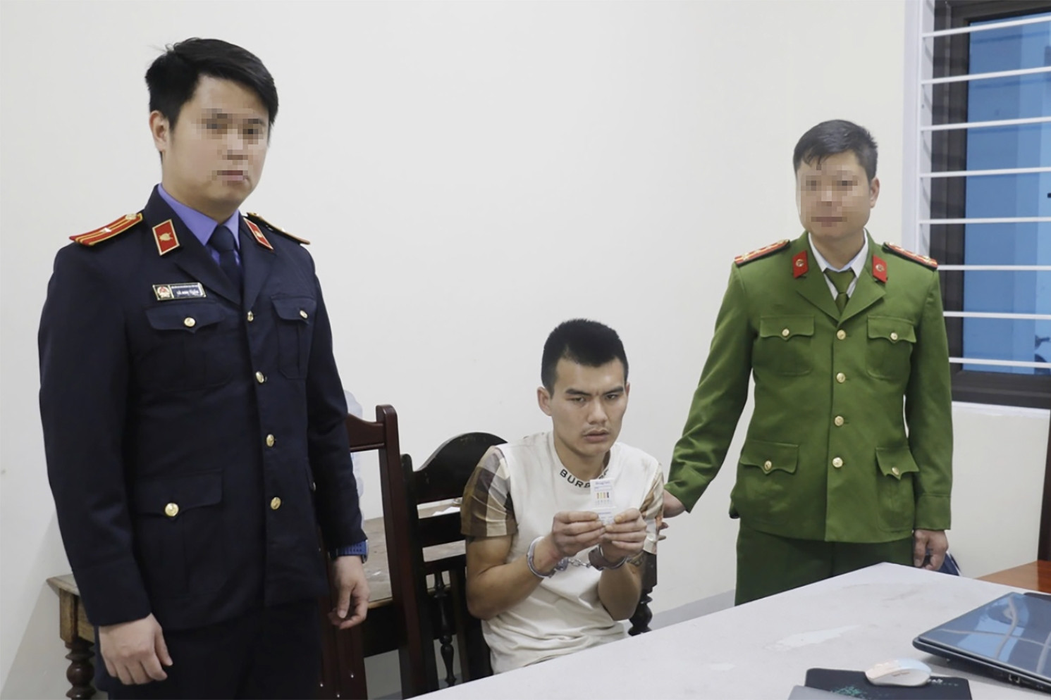 Bắt giữ nghi phạm bịt mặt xông vào phòng tập cướp dây chuyền vàng sau 6 giờ gây án