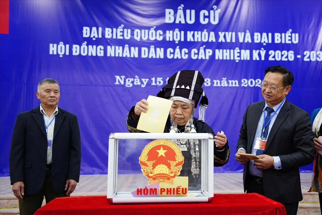 Bố trí ăn nghỉ, đưa đón cử tri vùng khó trong ngày bầu cử