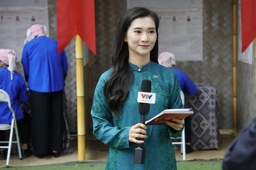 BTV Thời sự VTV Khánh Trang xinh đẹp, diễn viên Việt Trinh tuổi 54 tươi trẻ