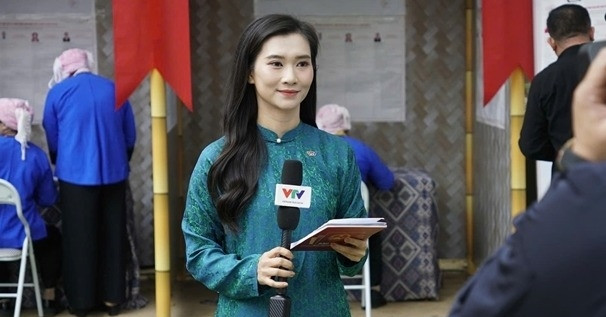 BTV Thời sự VTV Khánh Trang xinh đẹp, diễn viên Việt Trinh tuổi 54 tươi trẻ