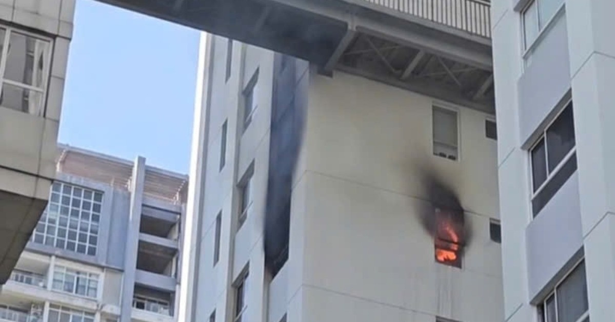 Cháy lớn tại căn hộ chung cư, hàng trăm cư dân hoảng loạn tháo chạy