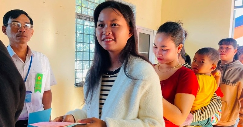 Cử tri gốc Campuchia hồ hởi tham gia bầu cử tại xã biên giới ở Gia Lai