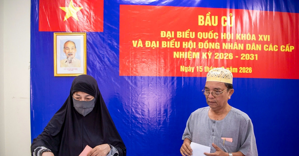 Cử tri người Chăm theo đạo Hồi ở TPHCM đi bầu cử từ sớm trong tháng Ramadan