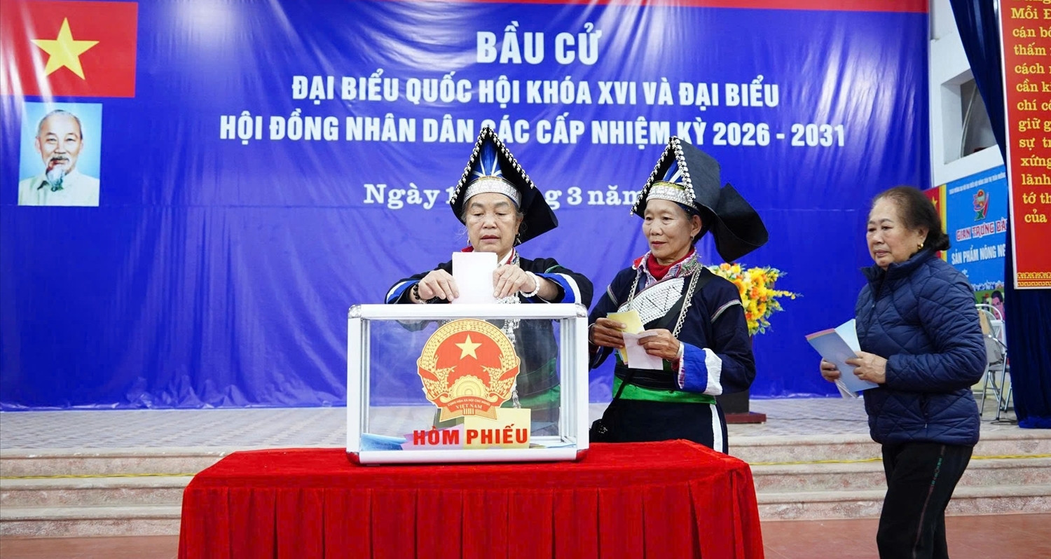 Đồng bào dân tộc thiểu số tích cực tham gia bầu cử Quốc hội và HĐND