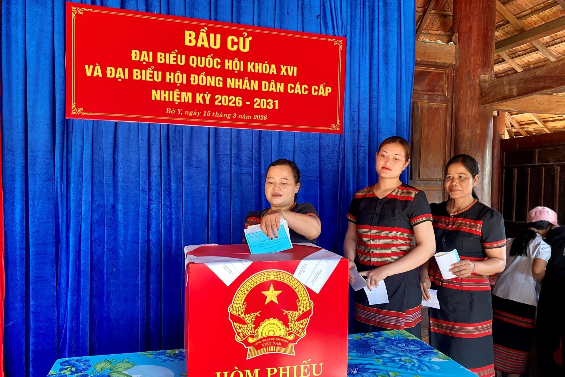 Đồng bào vùng cao Quảng Ngãi rạng ngời niềm tin trong ngày hội non sông