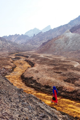 https://static-images.vnncdn.net/vps_images_publish/000001/000003/2026/3/15/du-lich-iran-3726.jpg